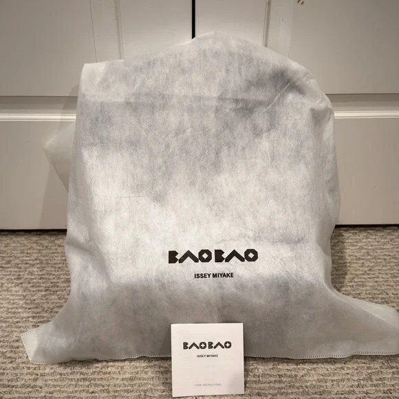 BAO BAO ISSEY MIYAKE Matte Grey Geometric Large Liner Backpack LNWT - Picture 6 of 7